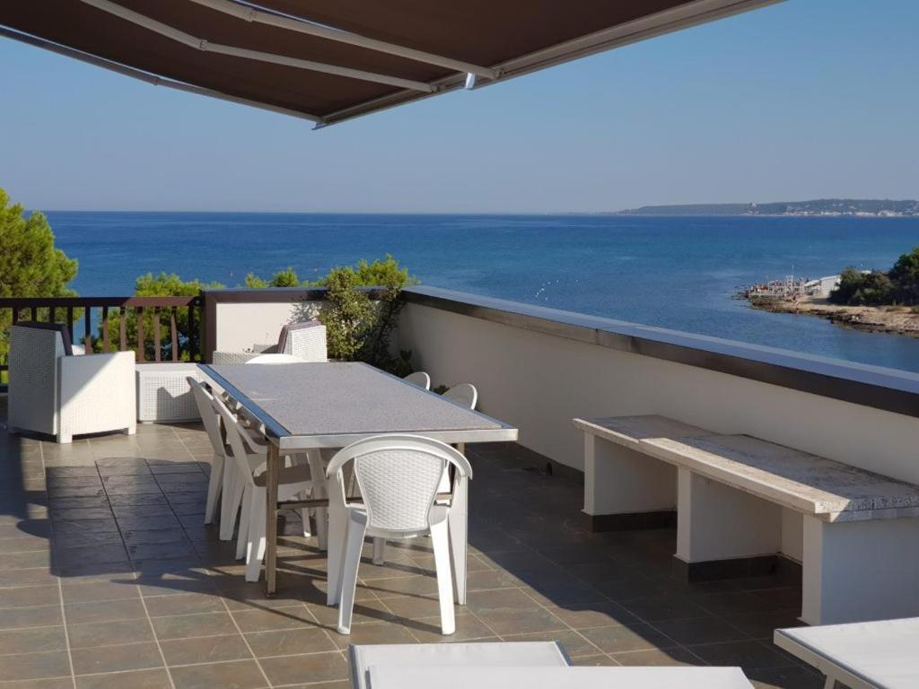 Suite Con Terrazzo Sul Mare E Discesa In Spiaggia A Gallipoli Exterior foto